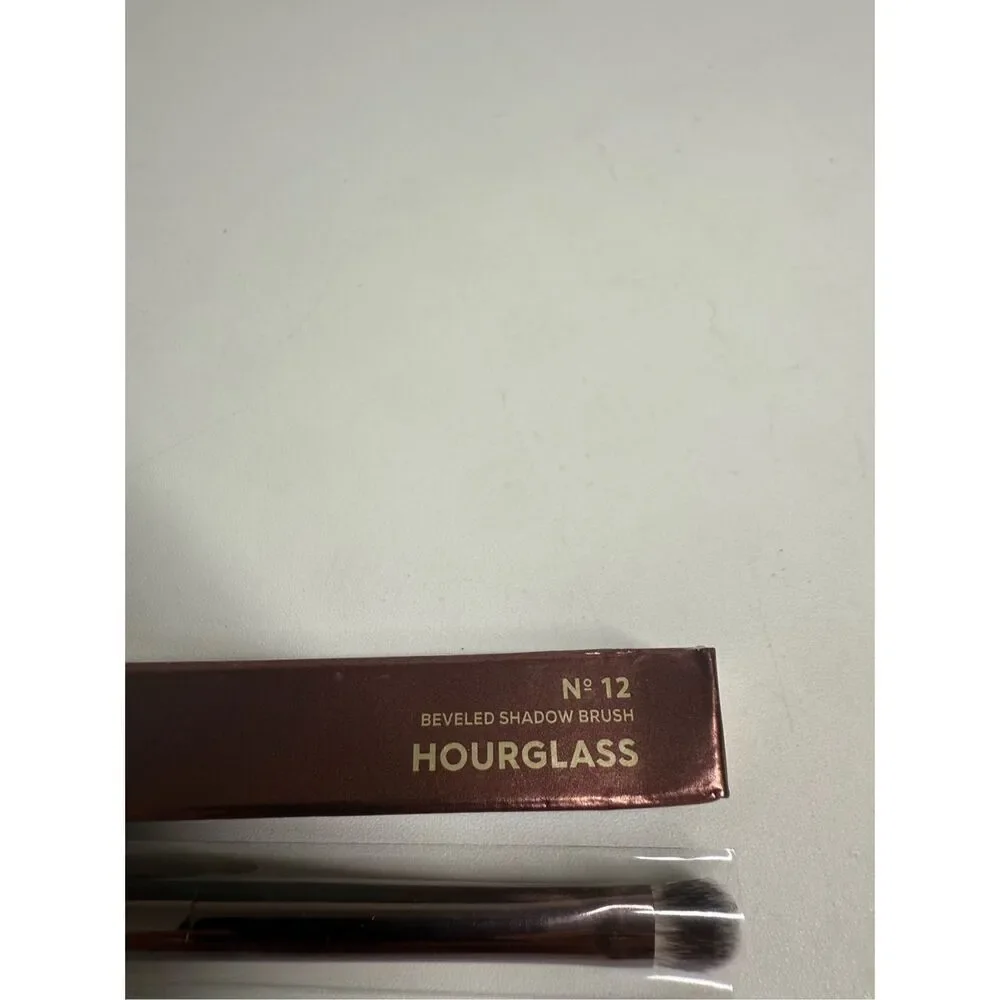 New Hourglass N* 12 Beveled Shadow Brush
